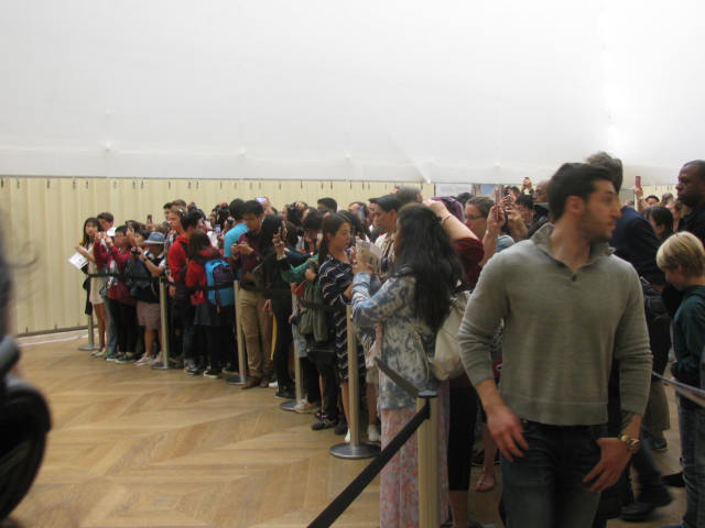 crowd at Mona Lisa